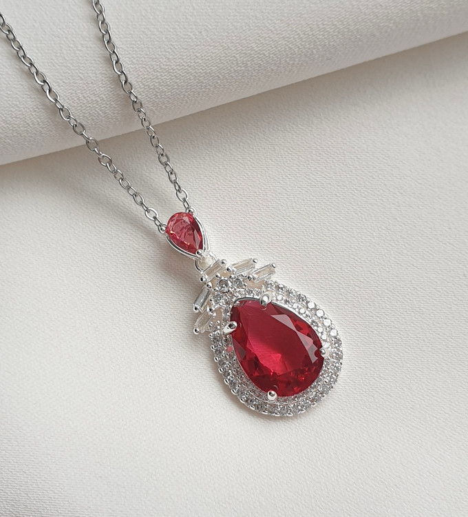 گردنی جواهری با کریستال اشکی یاقوت