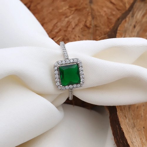 انگشتر نقره زمرد