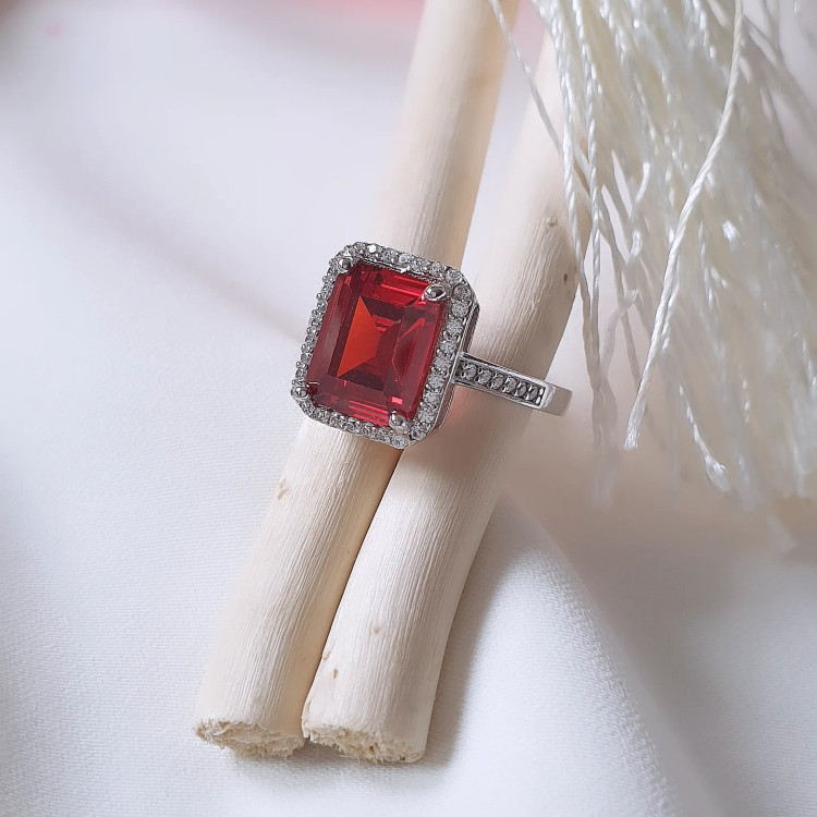 انگشتر نگین قرمز