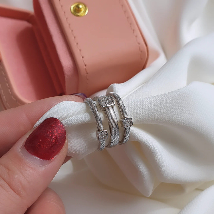 انگشتر با مدل خاص و لوکس