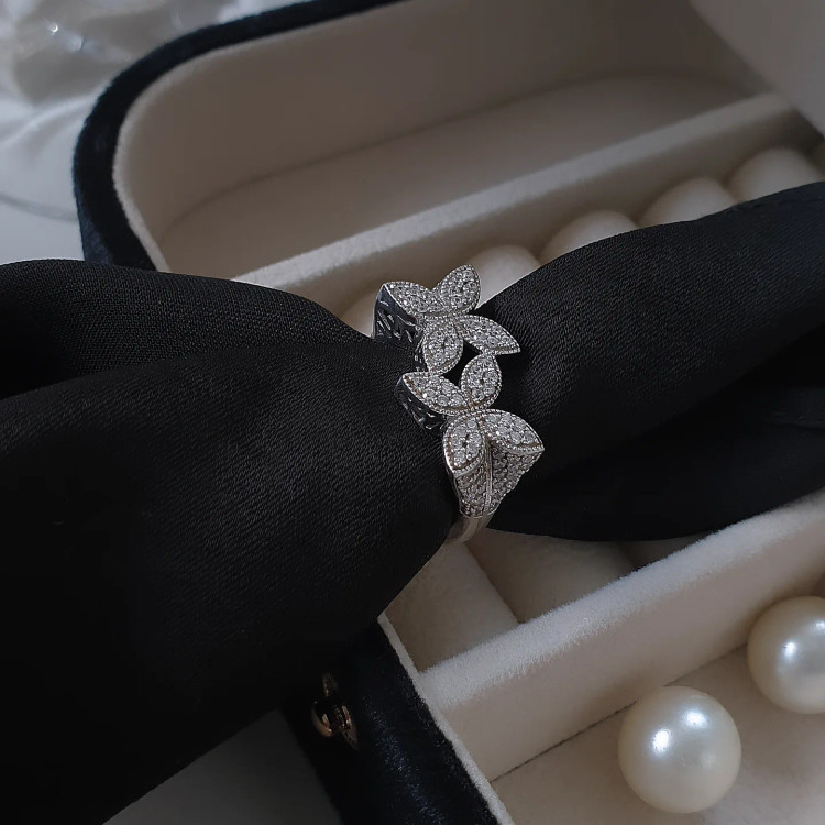 انگشتر نقره زنانه جواهری طرح طلا