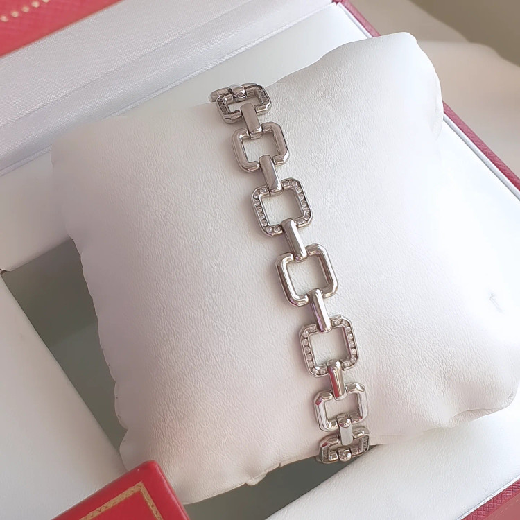 دستبند با طراحی ساده و طرح طلا