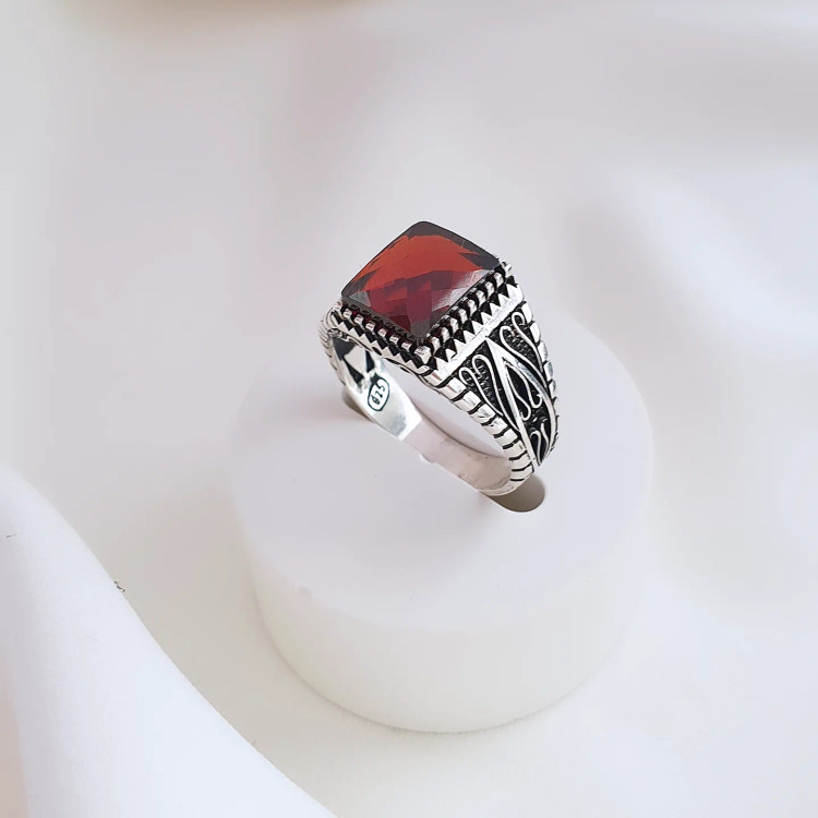 انگشتر نقره مردونه با سنگ یاقوت قرمز