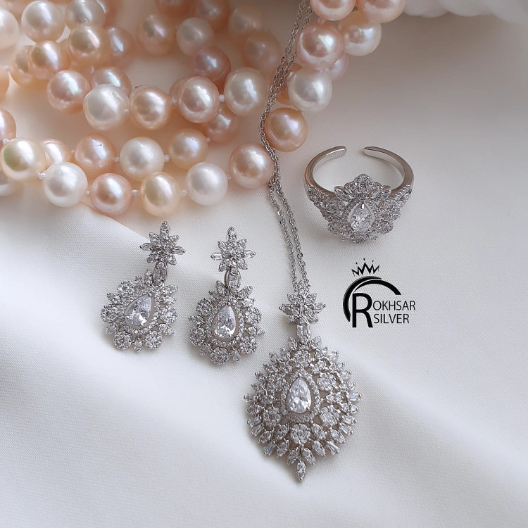 نیم ست جواهری با زنجیر و انگشتر