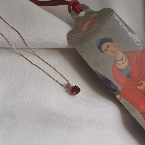 گردنبند قرمز