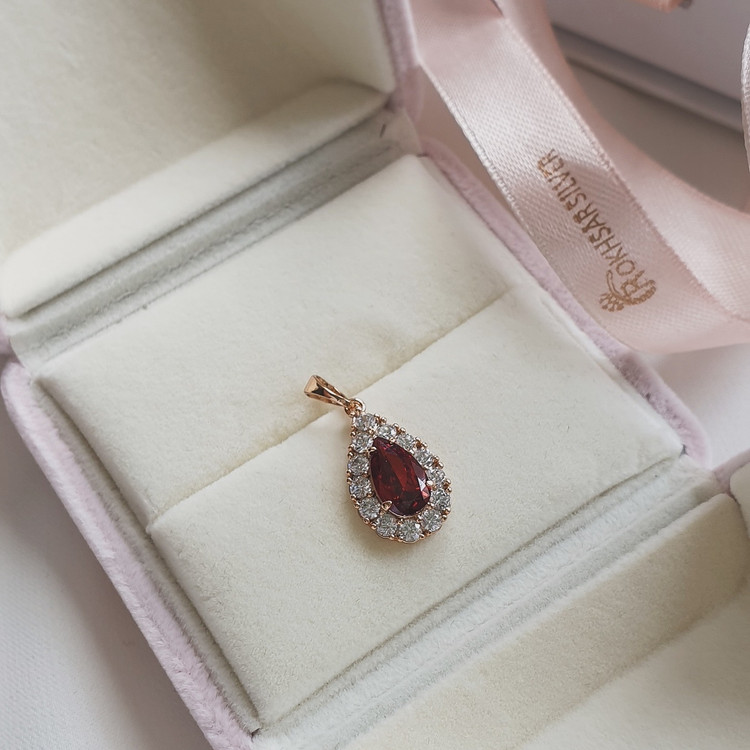 پلاک یاقوت سرخ