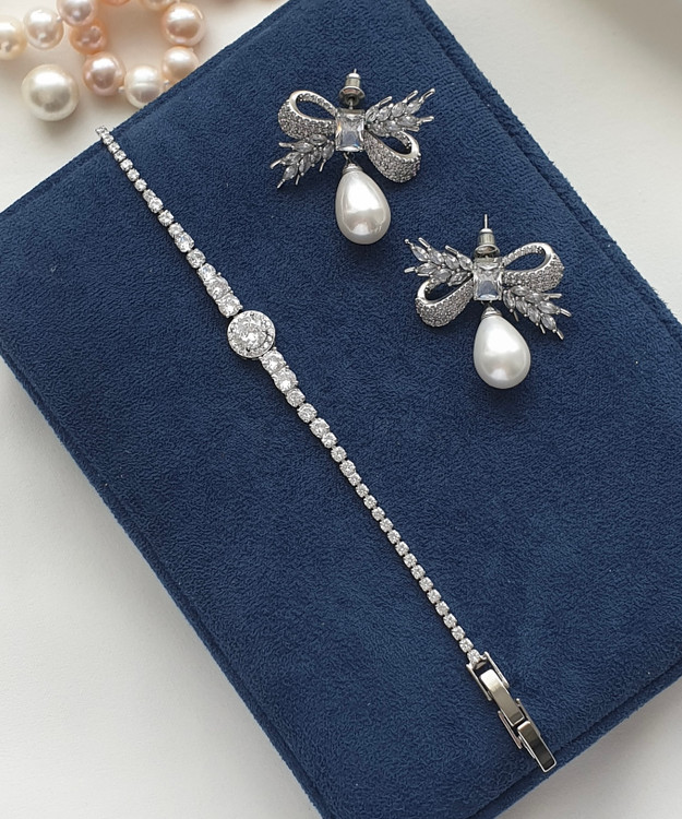 دستبند تنیسی ظریف با نگینهای اتریشی و اتمی