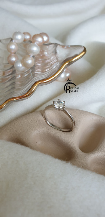 انگشتر تک نگین