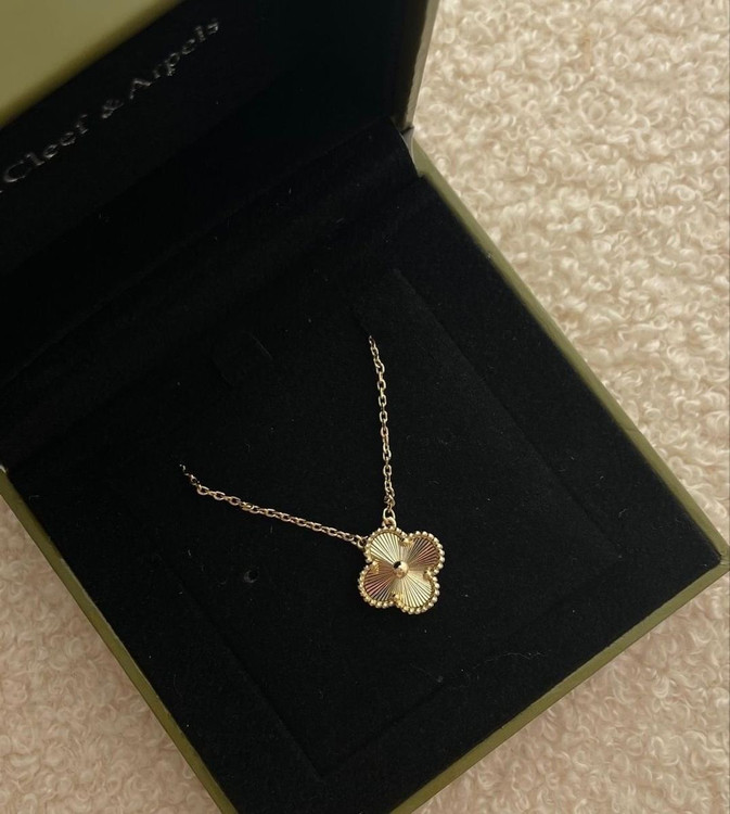 گردنبند ونکلیف استیل طلایی