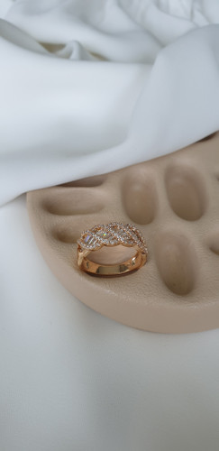 انگشتر جواهری از برند ژوپینگ