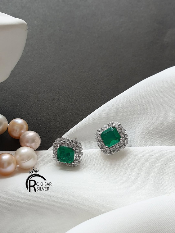 گوشواره نقره چسبان با سنگ زمرد