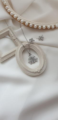 نیمست جواهری با نگینهای مارکیز