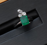 انگشتر جواهری با سنگ زمرد