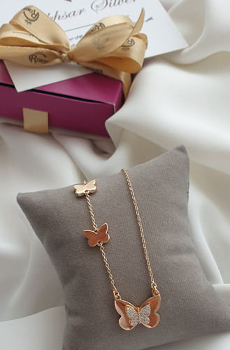 گردنبند پروانه از برند ژوپینگ