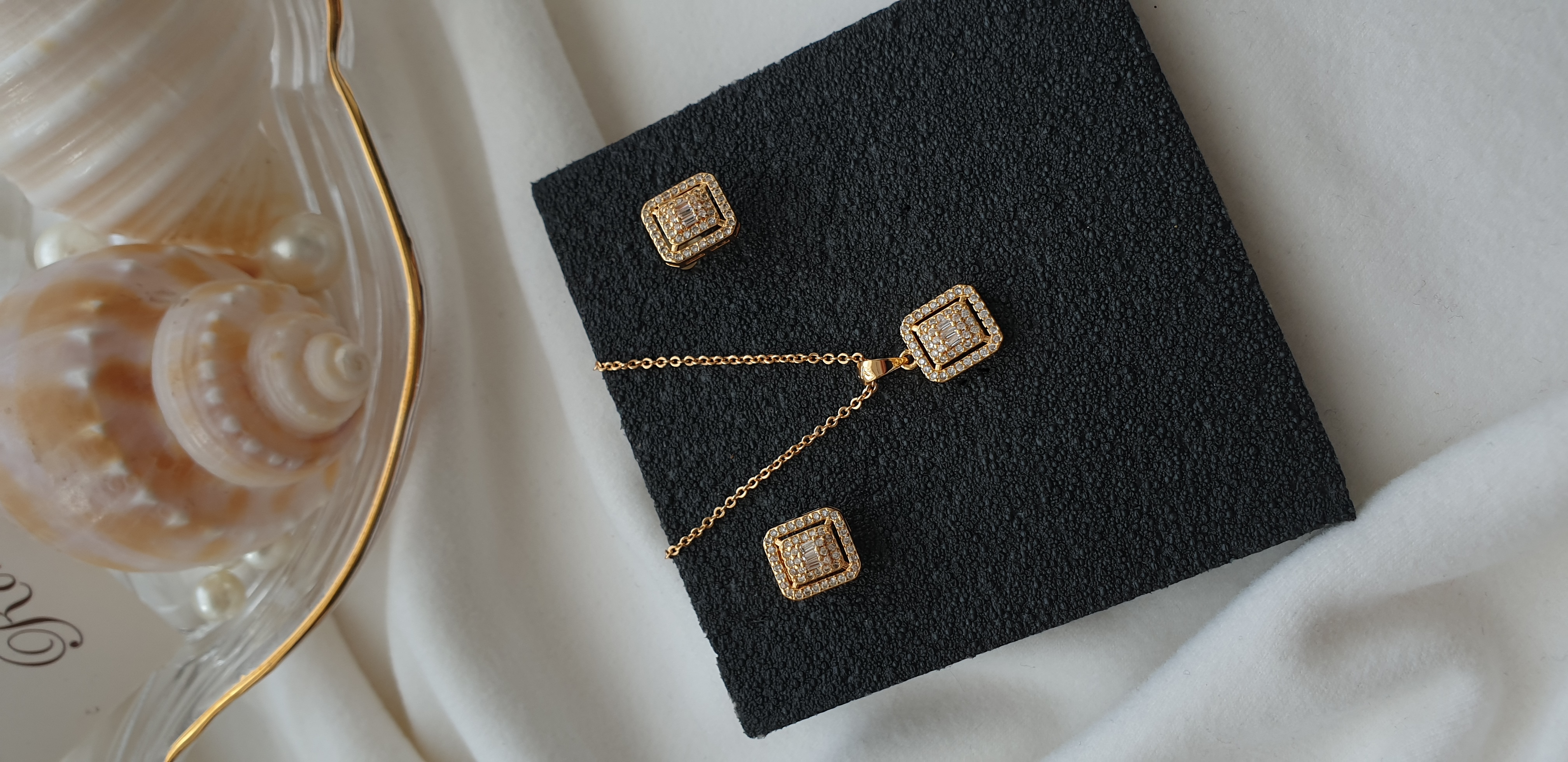 نیمست امرالد طلایی