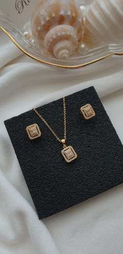 نیمست امرالد طلایی