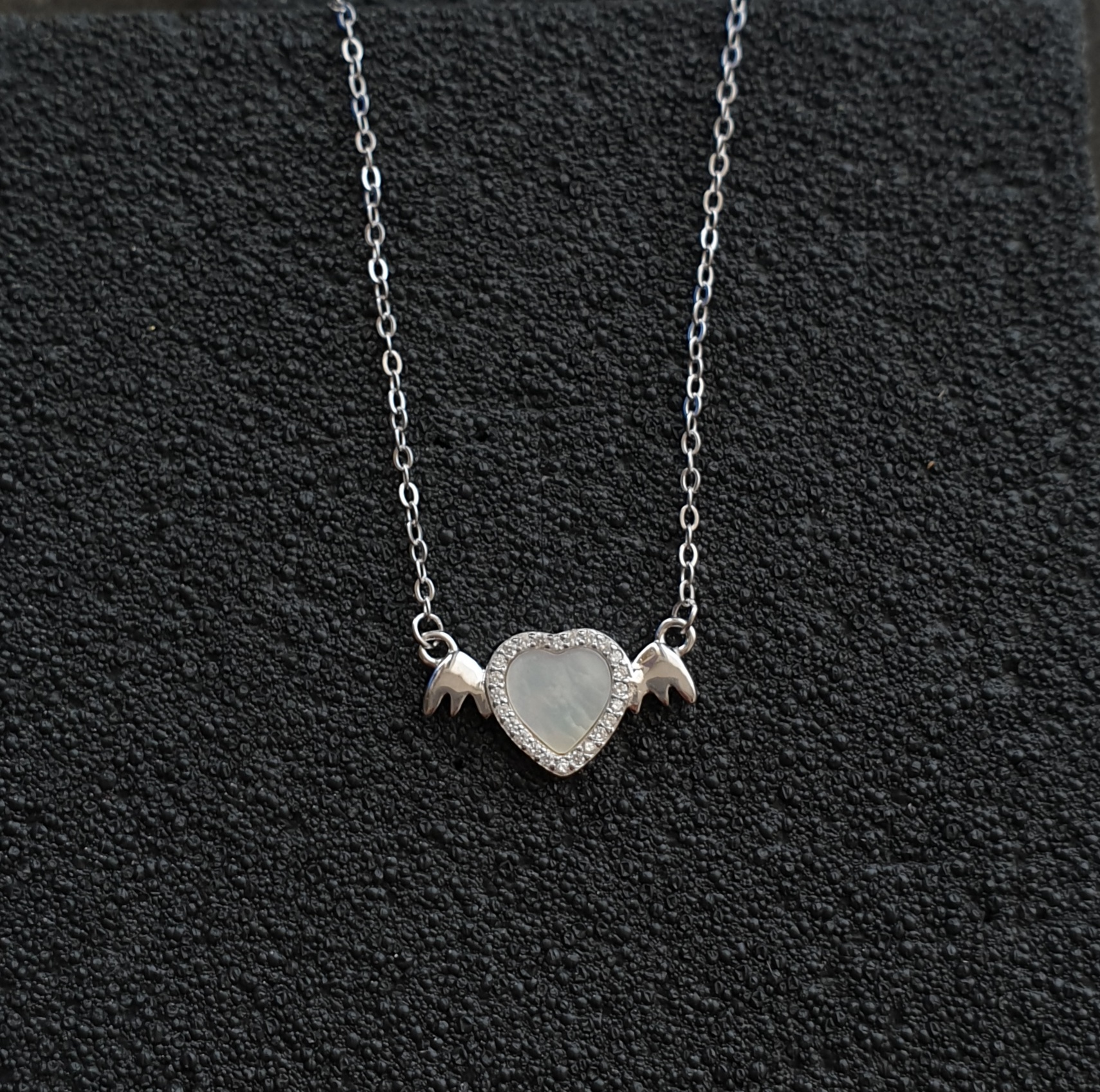 گردنی نقره با صدف طبیعی و طرح قلب
