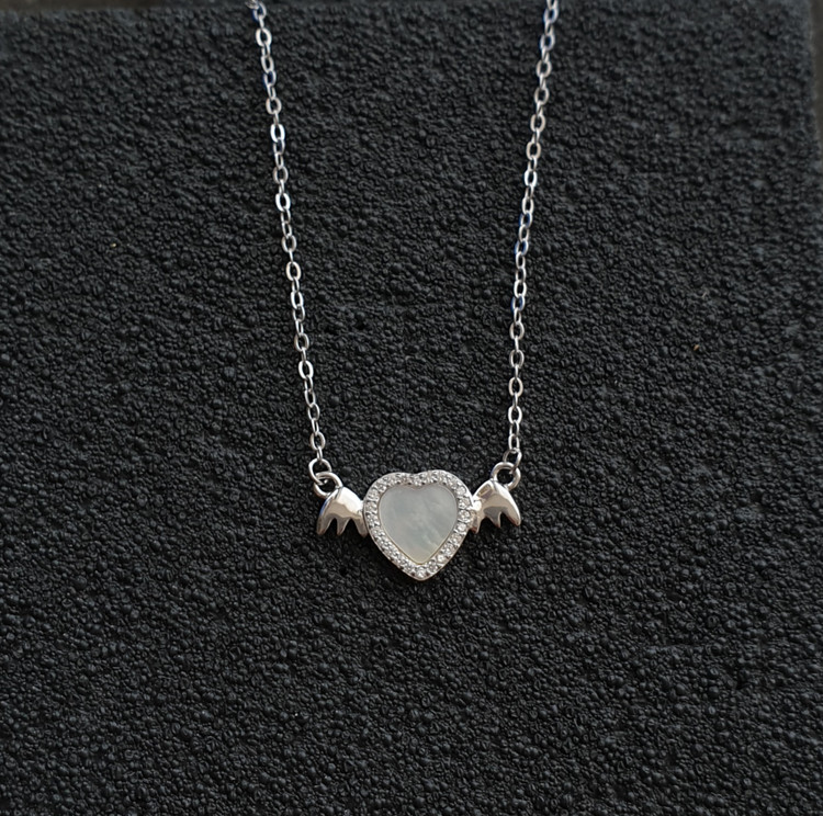 گردنی نقره با صدف طبیعی و طرح قلب