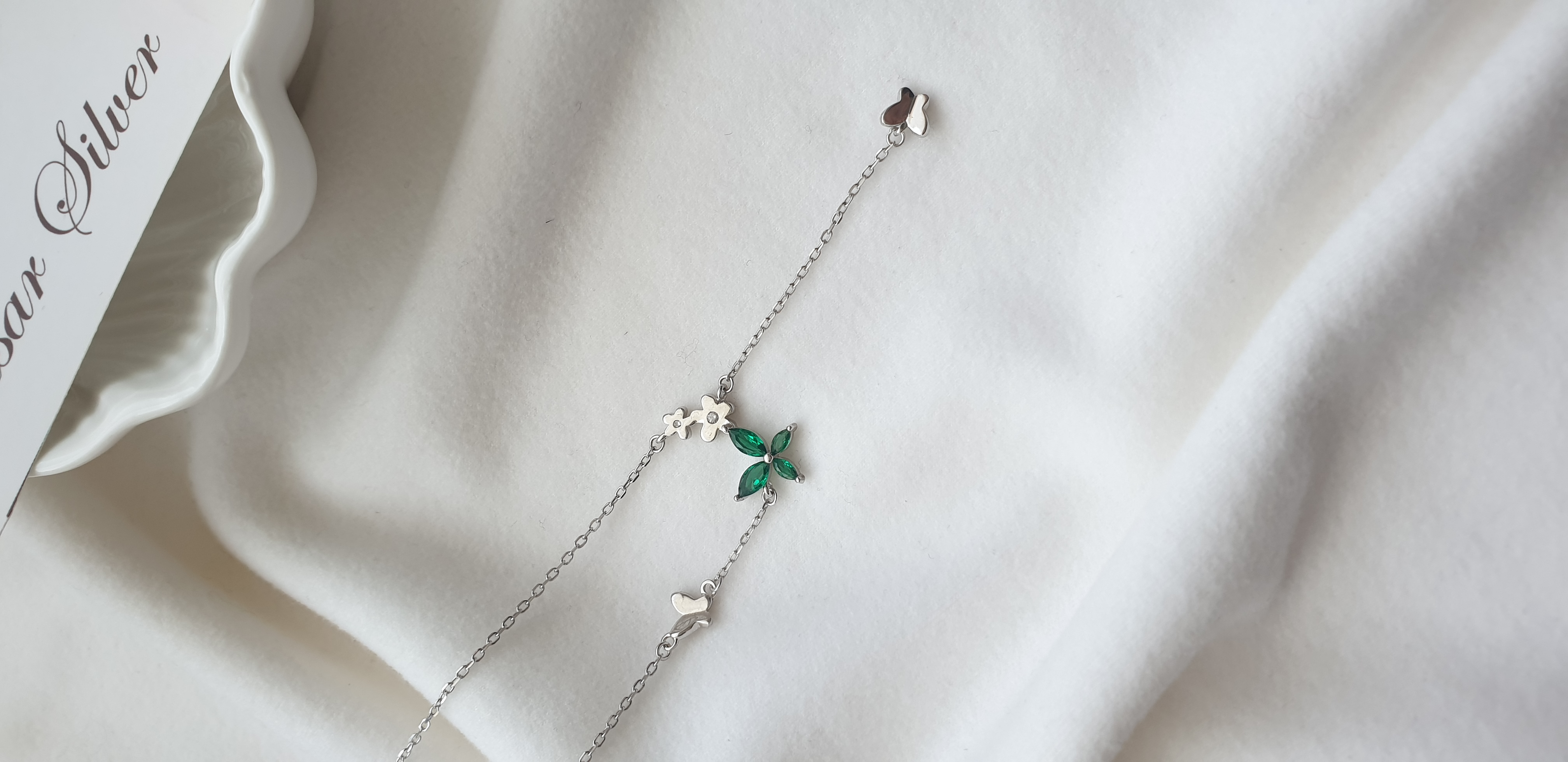 گردنی بسیار زیبا و‌خاص نقره طرح گل و پروانه