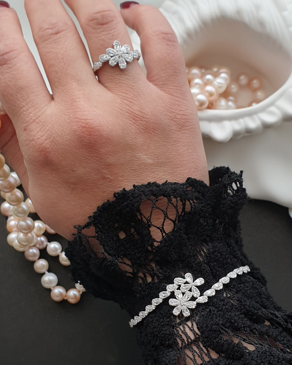 ست دستبند النگویی نقره به همراه انگشترش (مدل فلاور)