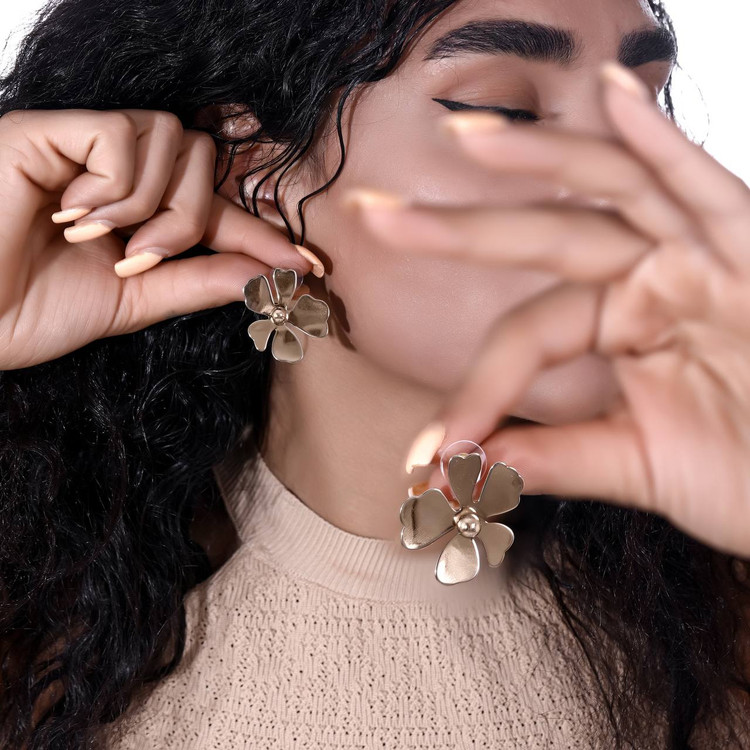 گوشواره گل استیل و رنگ ثابت