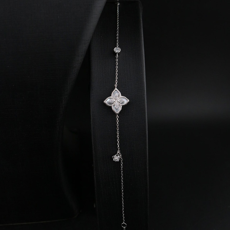 دستبند نقره ظریف مدل روبرتو کوئین