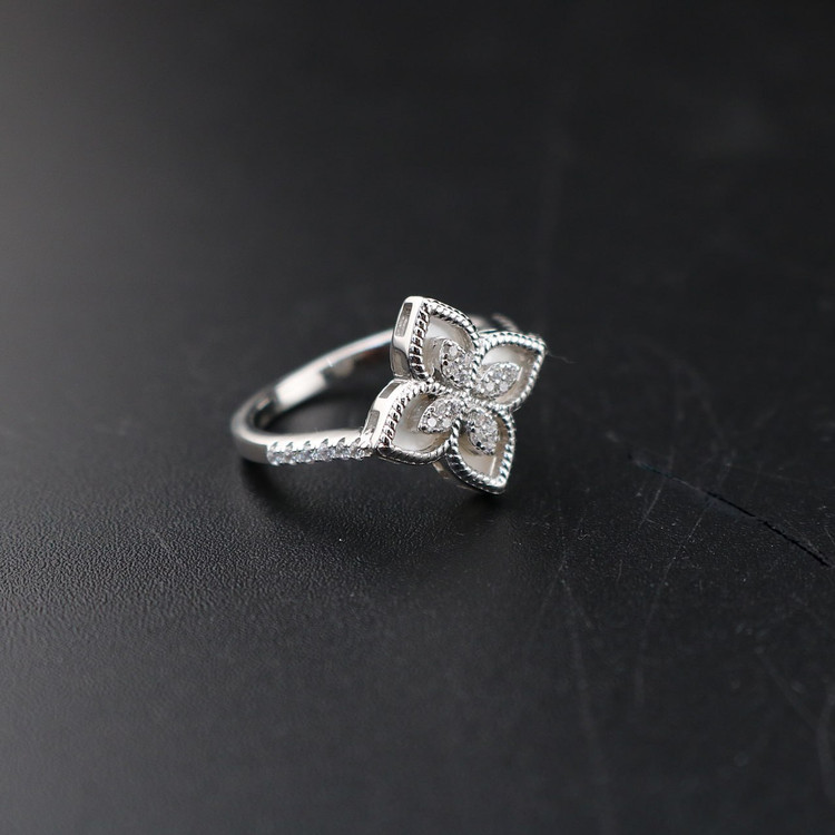 انگشتر نقره ظریف مدل روبرتو کوئین