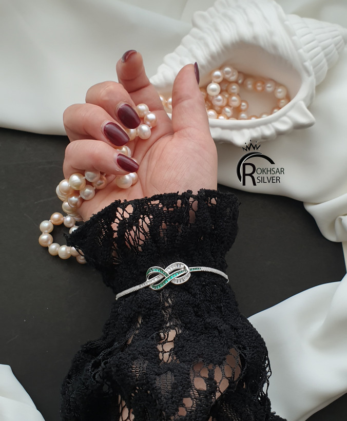 دستبند نقره زنانه ۹۲۵ مدل امگا با نگین های باگت جواهری و زمرد کد RS_1241