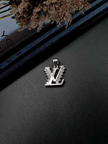 پلاک برند لویی ویتون