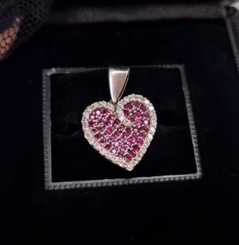 پلاک قلب صورتی