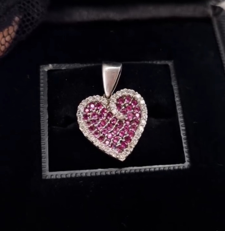 پلاک قلب صورتی