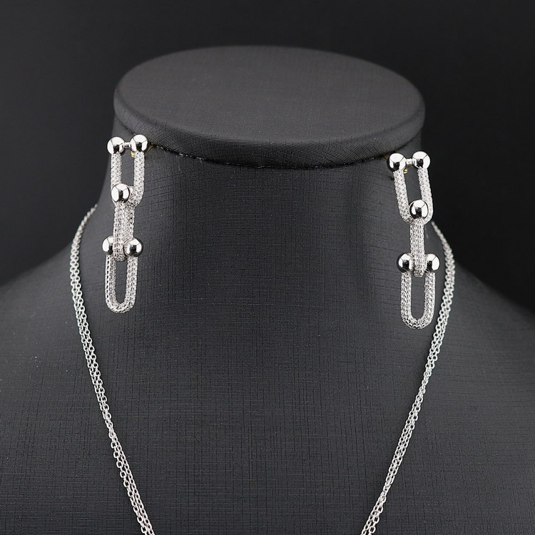 گوشواره نقره خاص و لوکس