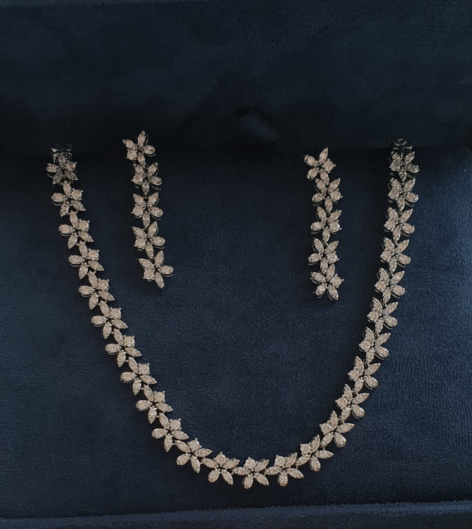 سرویس زنانه با نگین مارکیز