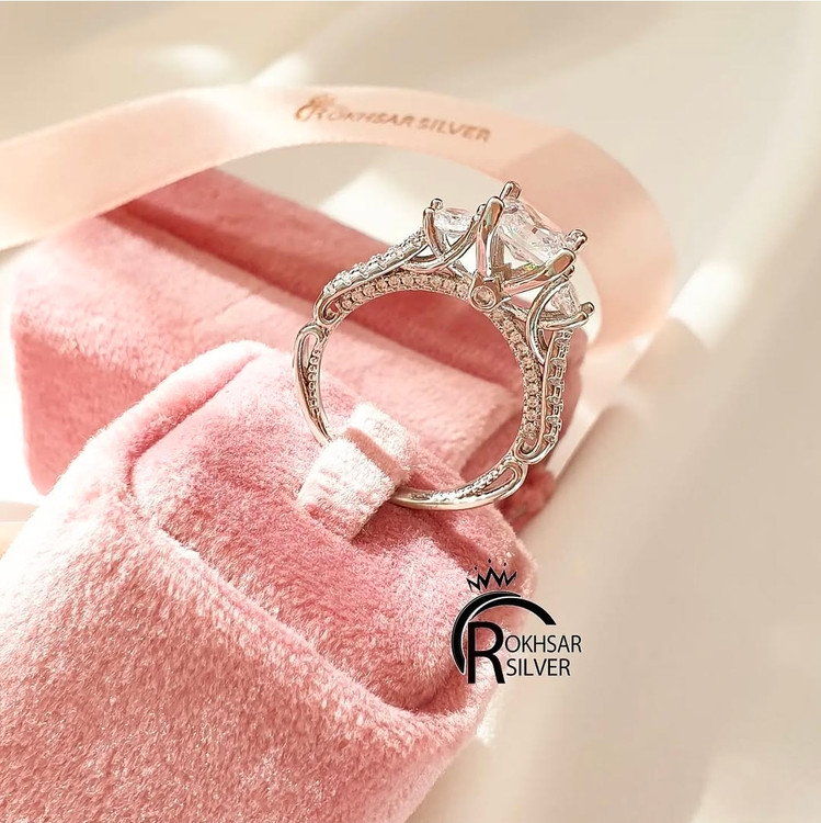 انگشتر نامزدی سفید