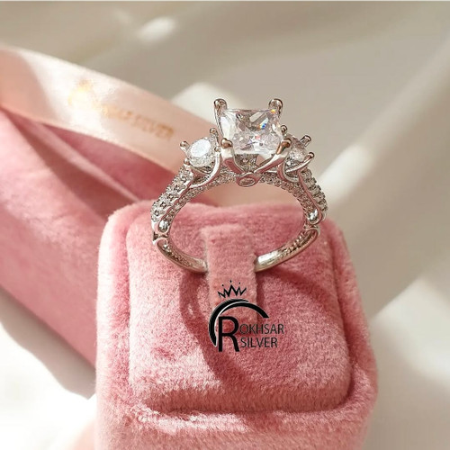 انگشتر سولیتر طرح طلا و نگین جواهری