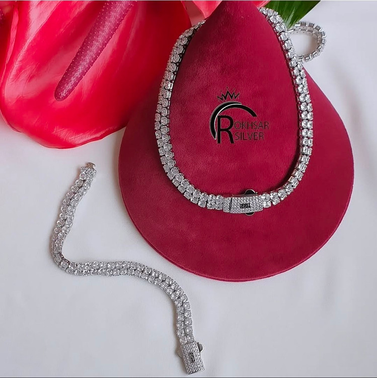 گردنی و دستبند تنیسی رنگ سفید