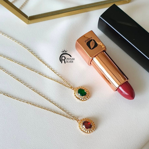 گردنبند جواهری با نگین سبز و قرمز