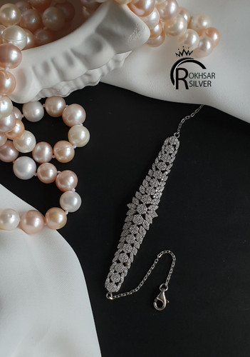 دستبند نقره نگیندار