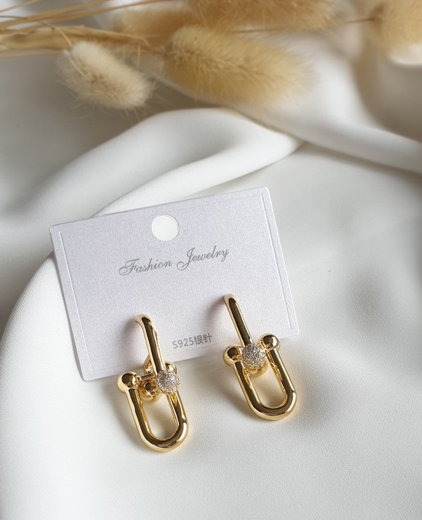 گوشواره میخی لوکس و برند