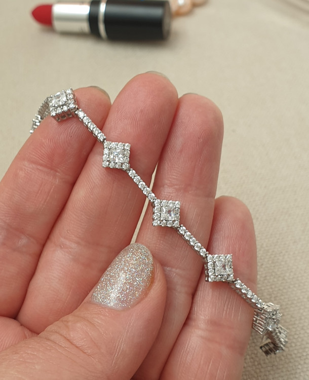 دستبند نقره نگیندار