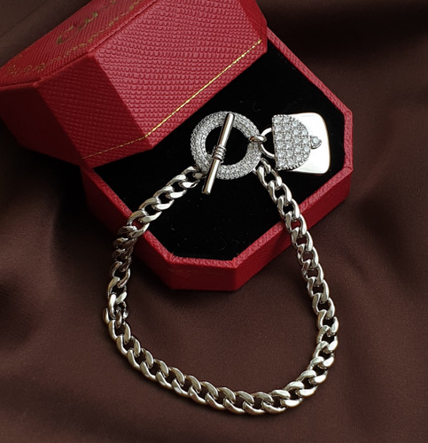 دستبند کارتیر سفید با قفل T