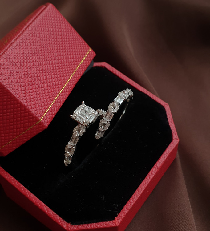 حلقه نقره نگیندار