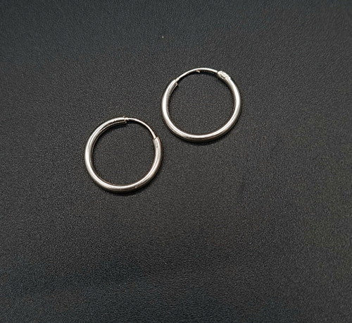 گوشواره حلقه ای ظریف ومینیمال