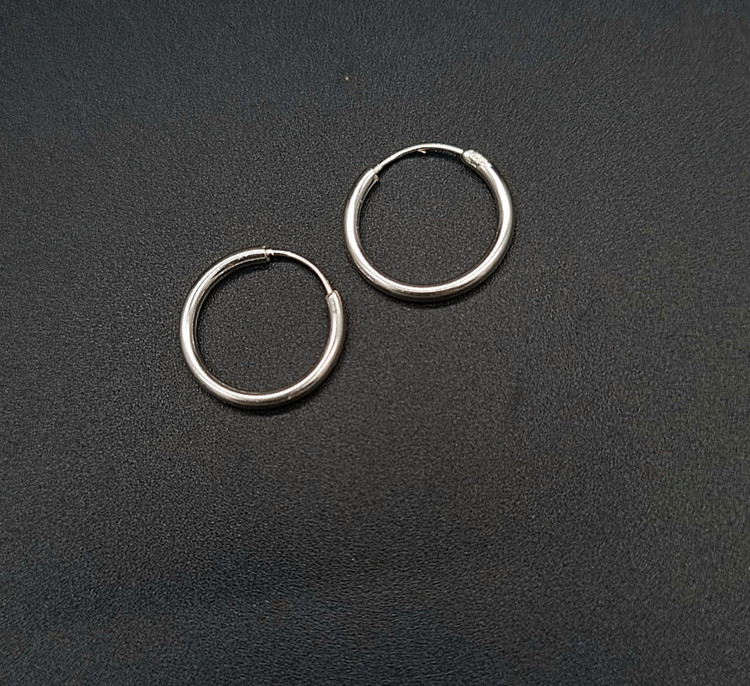 گوشواره حلقه ای ظریف ومینیمال