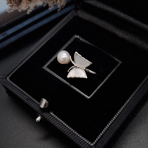 انگشتر نقره پروانه صدفی و مروارید طبیعی