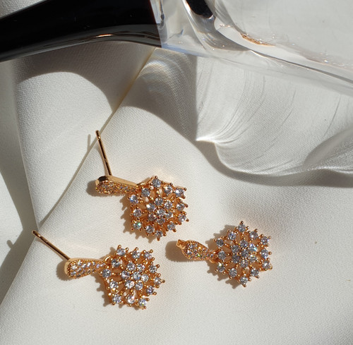 نیمست پر نگین طلایی