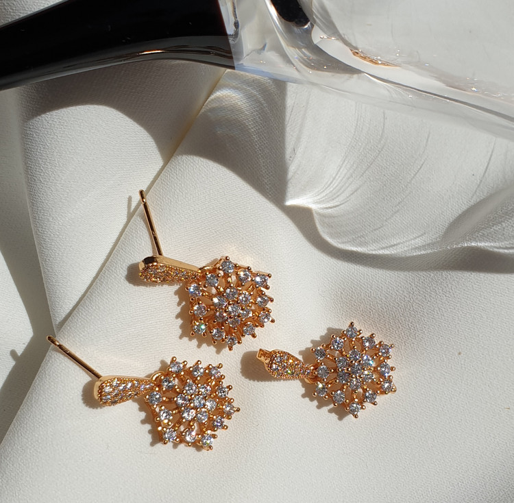 نیمست پر نگین طلایی