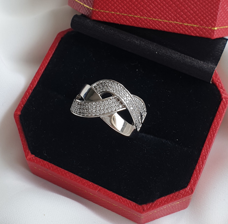 انگشتر زنانه سفید مجلسی