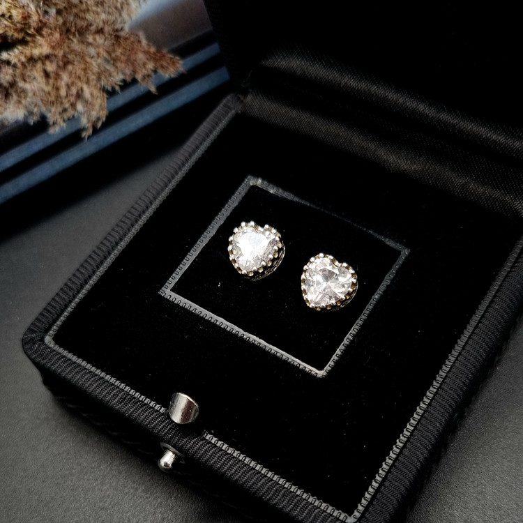 گوشواره نقره قلب جواهری و رنگ ثابت