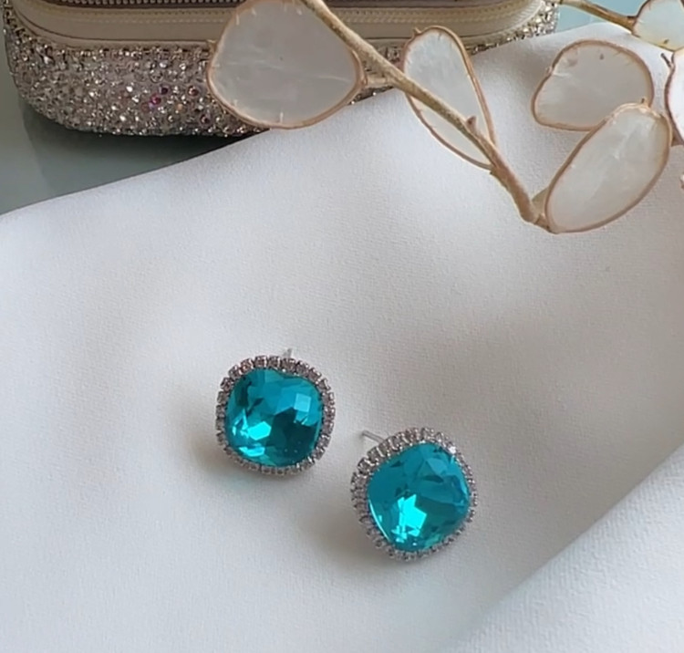گوشواره جواهری با سنگ رنگی